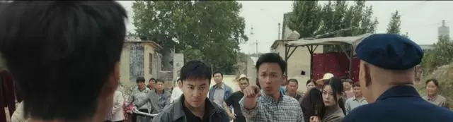 《追恶》反派阎闯成观众焦点，释小龙主演戏份受讨论 情报图