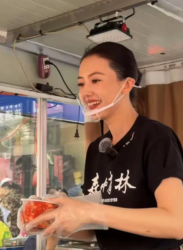 《森中有林》东北首映礼落地沈阳,5月23日全国公映,城市记忆与草根热血同频共振 细节速览 《森中有林》东北首映礼落地沈阳,5月23日全国公映,城市记忆与草根热血同频共振 细节速览