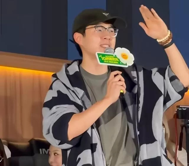 陈思诚新片北京首映，朵朵与爷爷陈胜奇同台亮相 细节速览