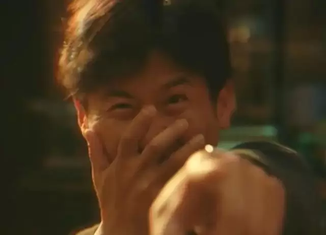 《低智商犯罪》开播即登同题材热度榜首,雷佳音王传君主演黑色喜剧引追剧潮 情报图 《低智商犯罪》开播即登同题材热度榜首,雷佳音王传君主演黑色喜剧引追剧潮 情报图